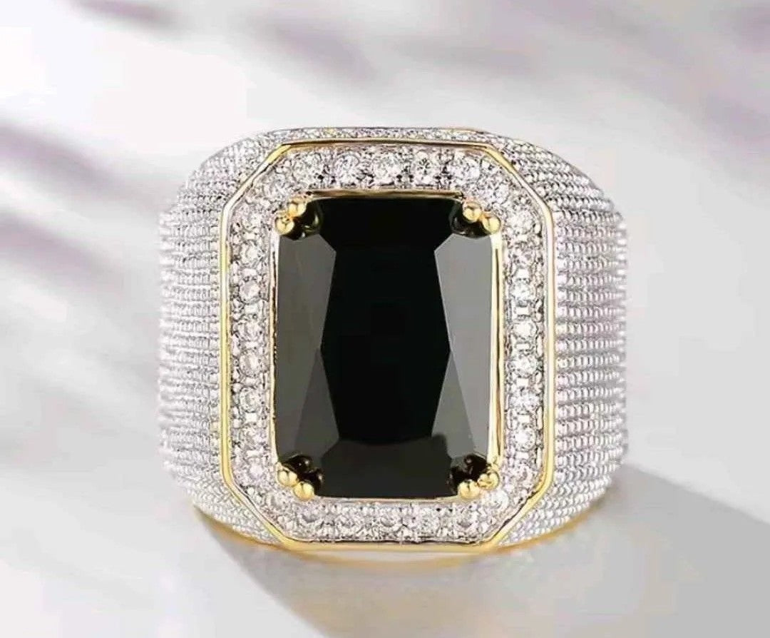 Women Sparkling Luxury Ring