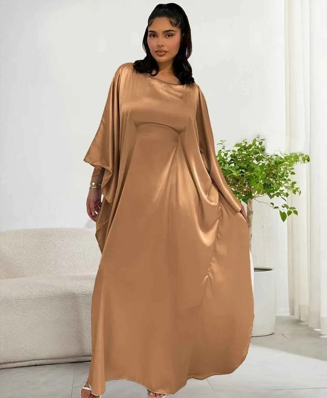 Elegant Long Abaya with Ruched Detail (One Size)