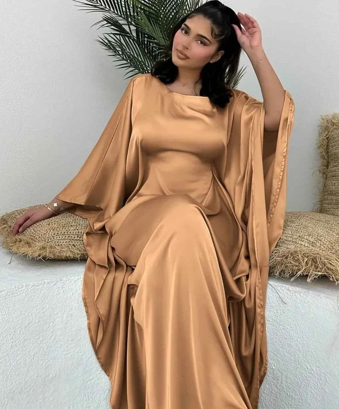 Elegant Long Abaya with Ruched Detail (One Size)