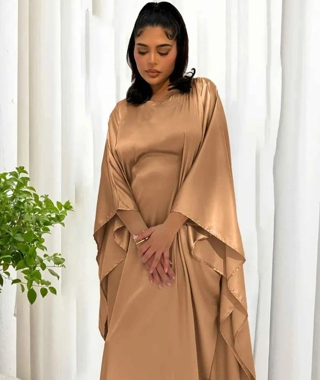 Elegant Long Abaya with Ruched Detail (One Size)