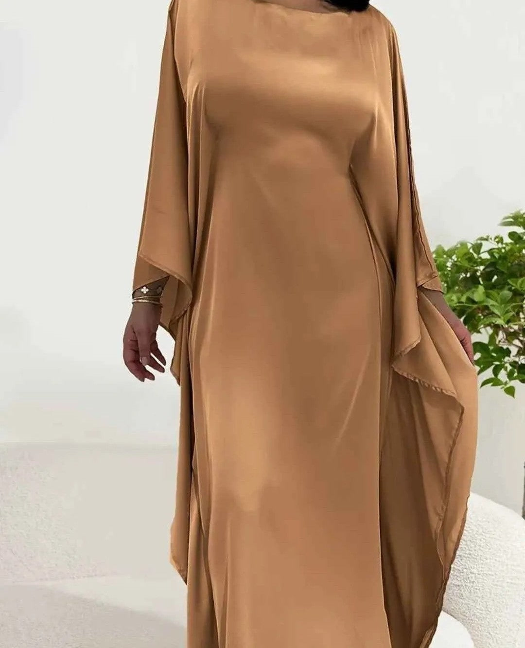 Elegant Long Abaya with Ruched Detail (One Size)
