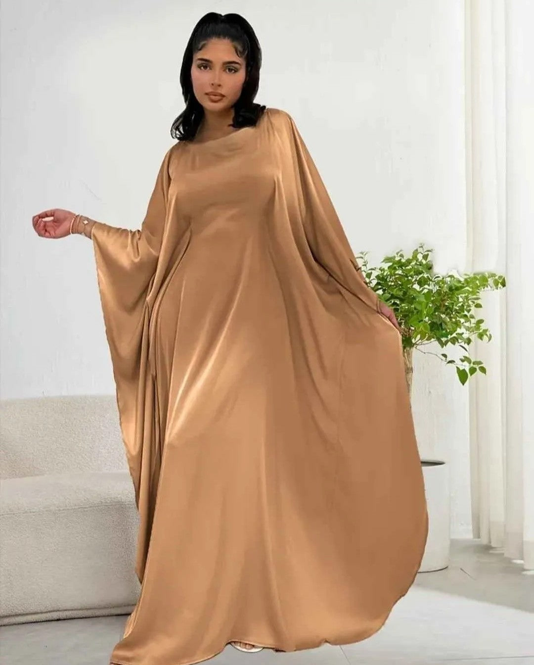 Elegant Long Abaya with Ruched Detail (One Size)